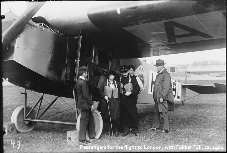 Passengers for the flight to London, with Fokker F.III, ca. 1921 (photo: KLM Historical Photo Archive)