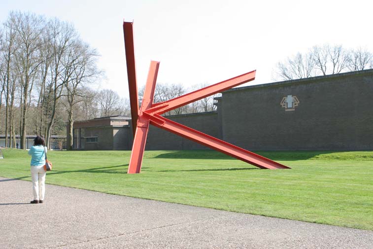 K-piece, Mark di Suvero