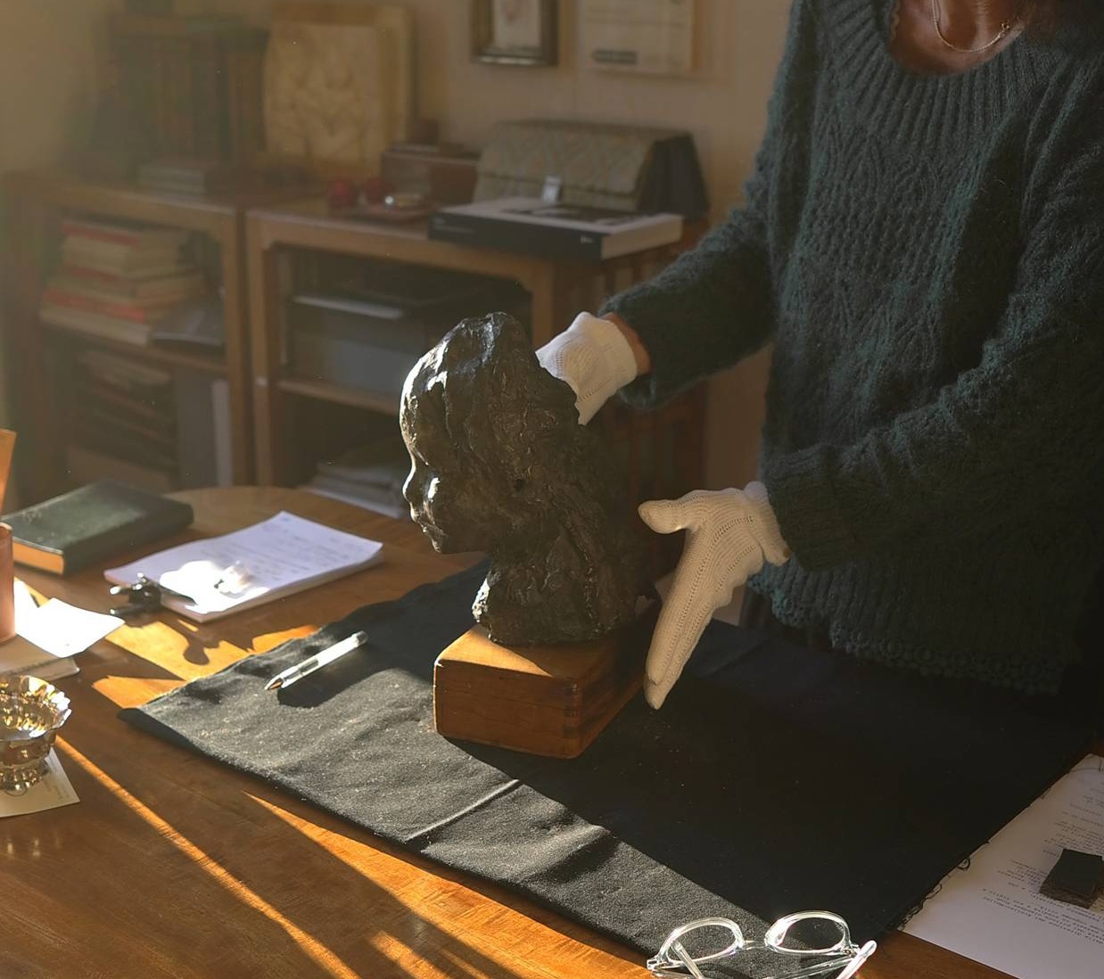 Enfant juif van Medardo Rosso tijdens onderzoek